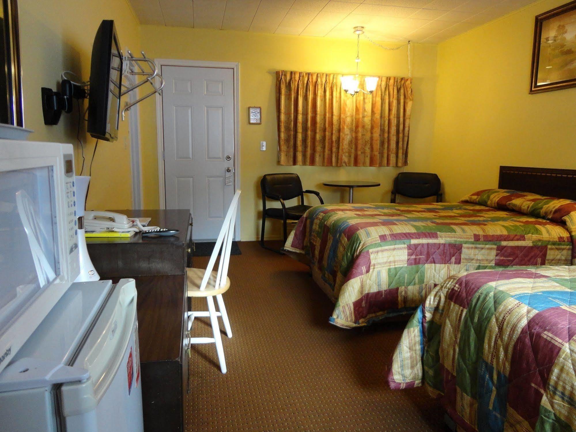 Hillside Inn Pembroke Kültér fotó