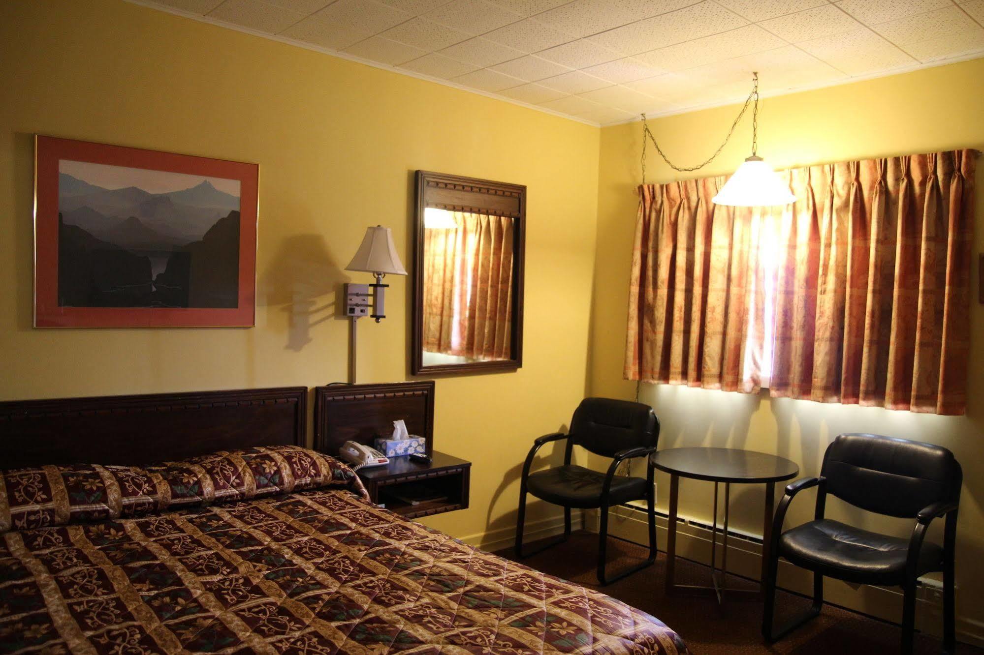 Hillside Inn Pembroke Kültér fotó